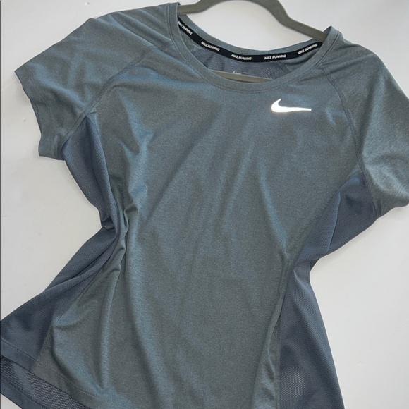Nike Tops - Nike Charcoal Short Sleeve Tee Womens size XL